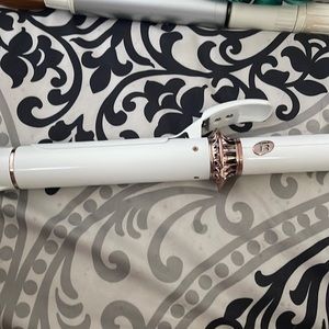 T3 curling iron